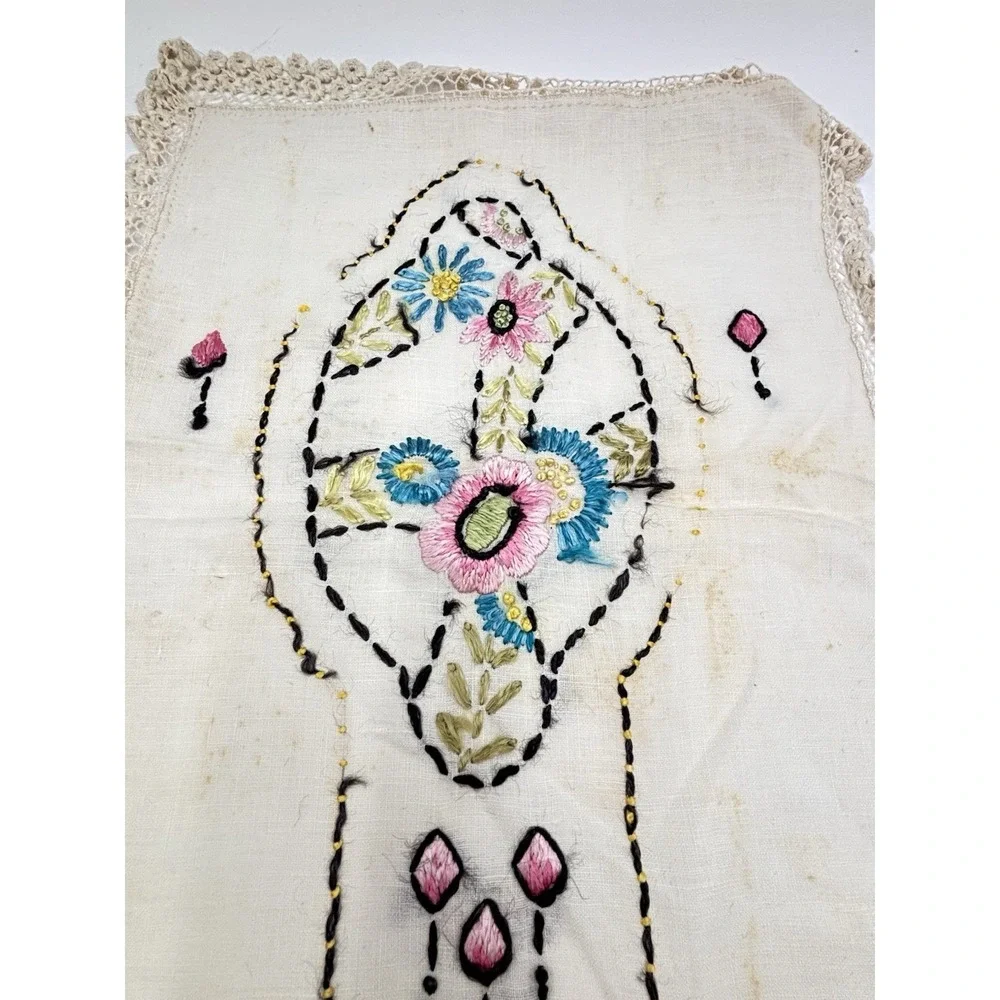 Vintage Hand Embroidered Table Runner Crochet Lace Trim Floral 34x13 Read##